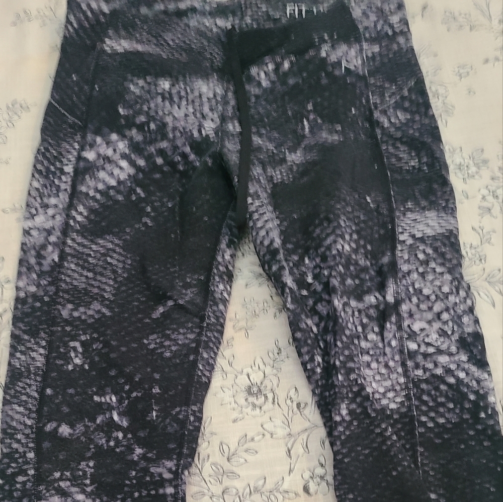 CROPPED KNEE LENGTH LEGGINGS SZ SMALL DANSK8N - Picture 2 of 5